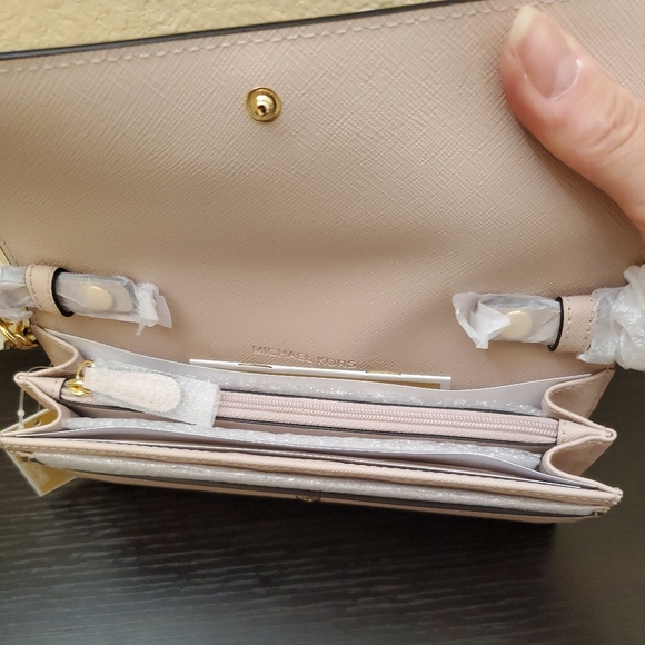 Michael kors Saffiano leather crossbody - Picture 7 of 10